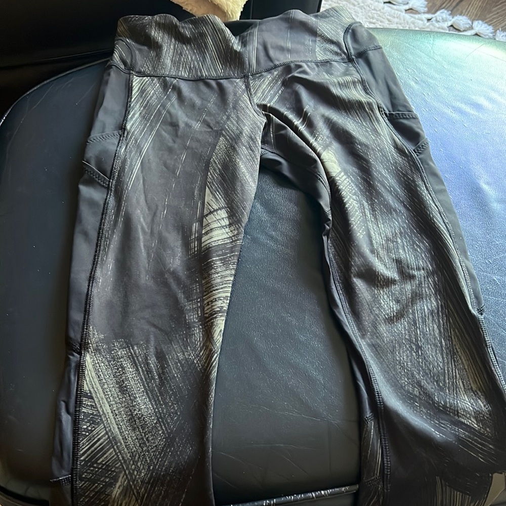 Lululemon size 8 leggings
